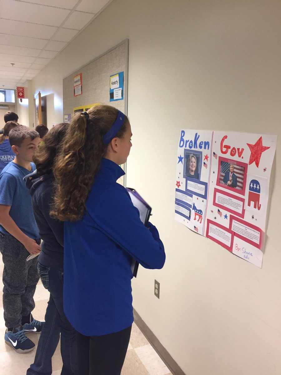 BanasLINDSAY's tweet photo. Being an active participant in democracy. #channelone #humanities2016 #StrongMs #onevotemockelection https://t.co/fRhitsWyVc