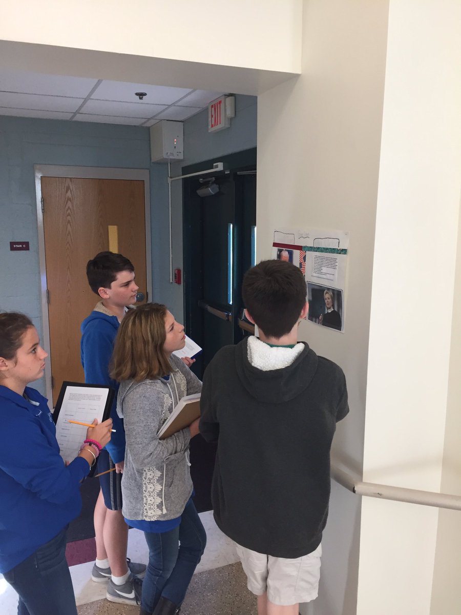 BanasLINDSAY's tweet photo. Being an active participant in democracy. #channelone #humanities2016 #StrongMs #onevotemockelection https://t.co/fRhitsWyVc