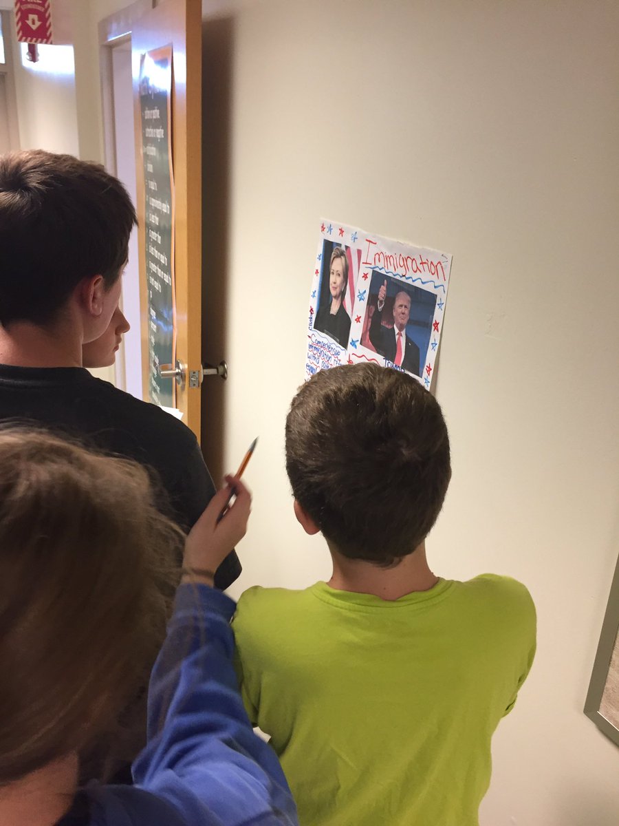 BanasLINDSAY's tweet photo. Being an active participant in democracy. #channelone #humanities2016 #StrongMs #onevotemockelection https://t.co/fRhitsWyVc