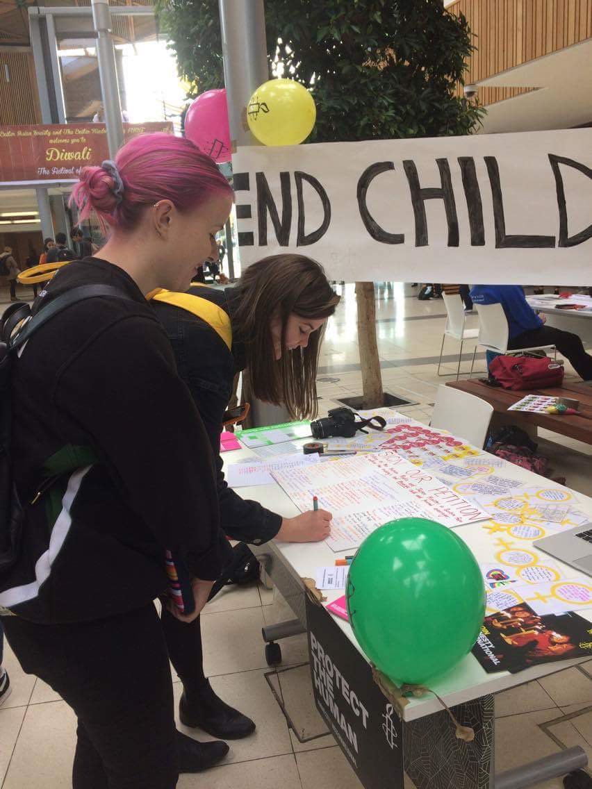 ExeUniAmnesty's tweet photo. Thanks to everyone who came to our stall! These signatures will go to the Justice Minister of Burkina Faso to help end child marriage https://t.co/HzxdYVShJL