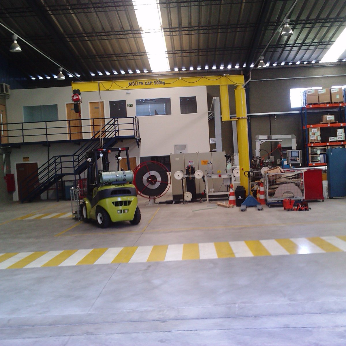 mollynbr's tweet photo. Mais um equipamento #Mollyn instalado #jibcrane #electrichoist #guindaste #talha https://t.co/2EtVRw9rMJ