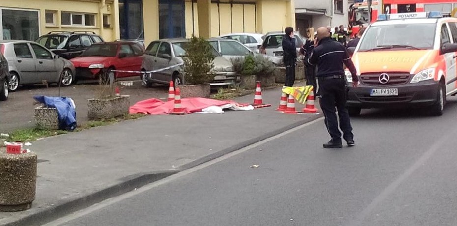 #Polizei #Hagen erschießt Macheten-Mann.   bild.de/regional/ruhrg… https://t.co/MiJovPqaVL