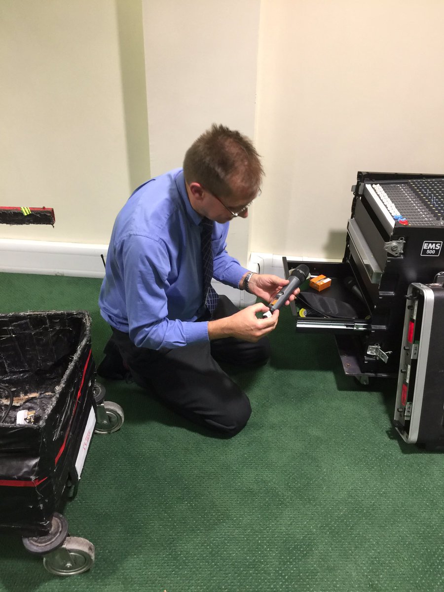 JacobsMassey's tweet image. Ian @ChurchHouseAV saves the day! @InfoComm @crjlavelle #awesomehost #avtweeps