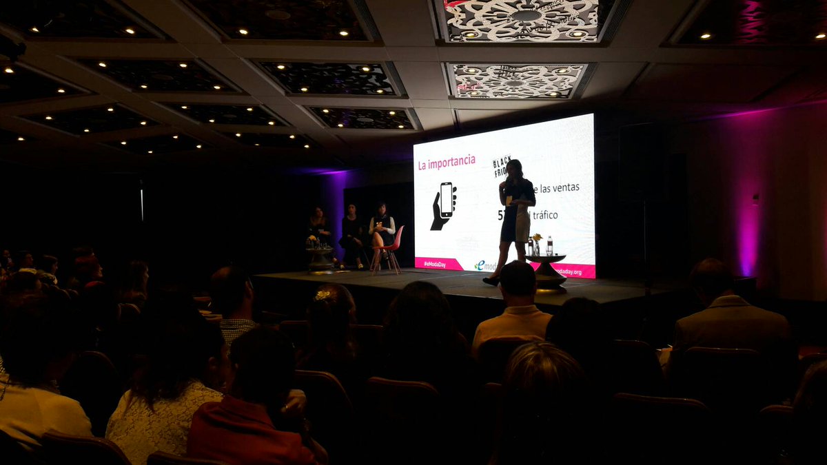 <a href="/rominacd/">Romina Delichotti</a>, Julieta Maidana de <a href="/Dafiti_Arg/">Dafiti Argentina</a>, <a href="/misslittletouch/">Gapsi Pizzoleo</a> y Sofía Sanz <a href="/Cranberry_Chic/">Cranberry Chic</a> hablando de dispositivos moviles #eModaDay