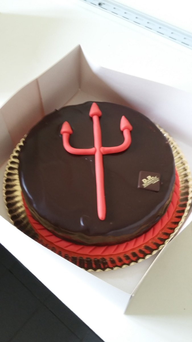BioNept's tweet photo. Celebrating our new #labspace with a #chocolate boost!
#bionept @CarlaRLourenco @KatyNicastro @ZardiGerardo @CorDeGeleia https://t.co/rTzqDNDJiN