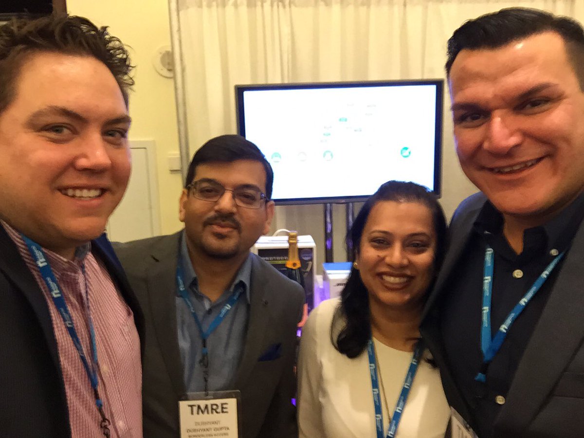 tresstuder's tweet photo. #BAselfie #TMREvent #BorderlessXS Having a blast with Jason and team https://t.co/FpC4tQqotW