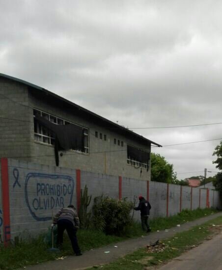 vivi_torcuato's tweet photo. #ApoyoInstituciones l Limpieza y Corte de Pasto Vereda #EEST4 # Aviación #Torcuato_Este @ZamoraJulio @jmpaesani https://t.co/qgWDmRpGeH
