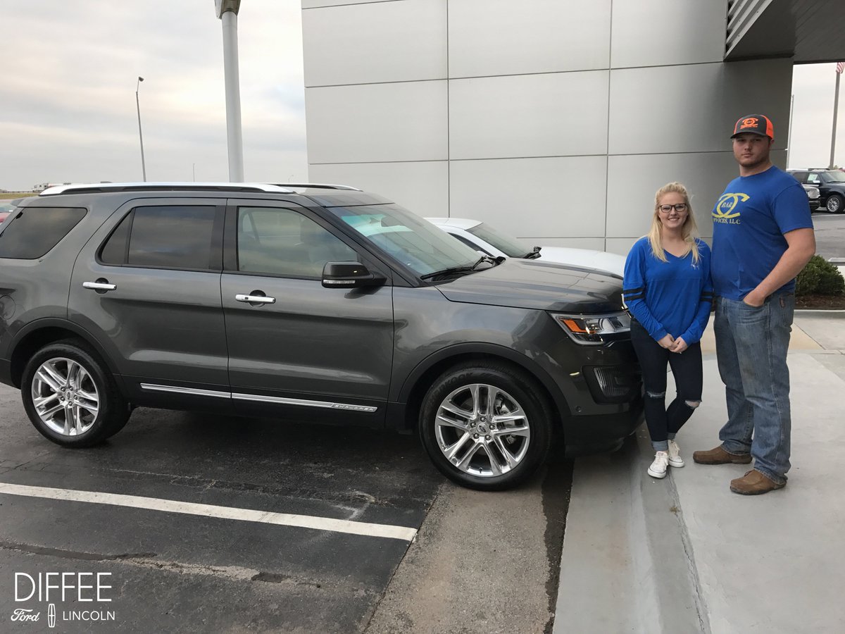 DiffeeFordLinc's tweet photo. Cale & Kyndall drove home in a 2016 #FordExplorer Limited that Josh helped them find! Enjoy your new car! #MyNewDiffeeFord https://t.co/haYCKK0yzQ