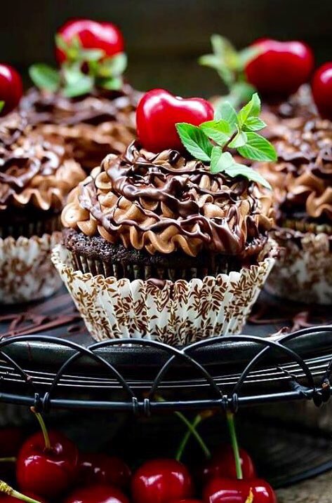 PardueSuzanne's tweet photo. ❤️All You Need is Love... (and
cupcakes)
#NationalChocolateCupcakeDay https://t.co/S7R857JvDC