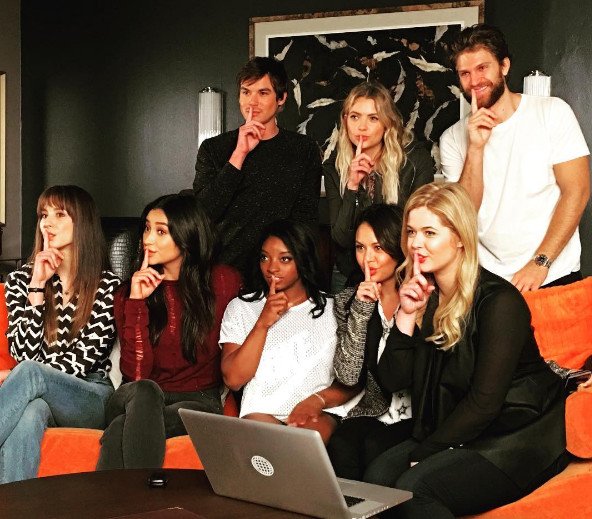 PLLonMax's tweet photo. Don’t try to hide it! @Simone_Biles was definitely on the #PLL set, and we loved EVERY second of it. (via @SleepInTheGardn) https://t.co/bx9De1DQS1