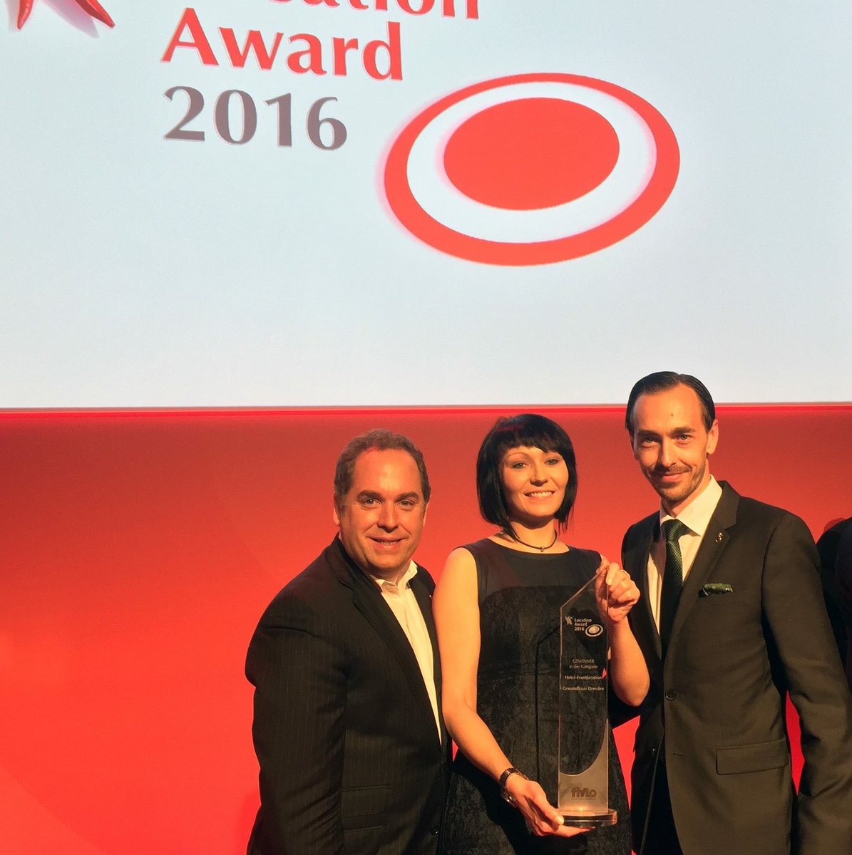 sidehamburg's tweet photo. Das gesamte SIDE-Team gratuliert seinem Schwesterhaus Gewandhaus #Dresden zum #LocationAward 2016 in der Kategorie „#Hotel-Eventlocation“! https://t.co/SjSJoYVUjv