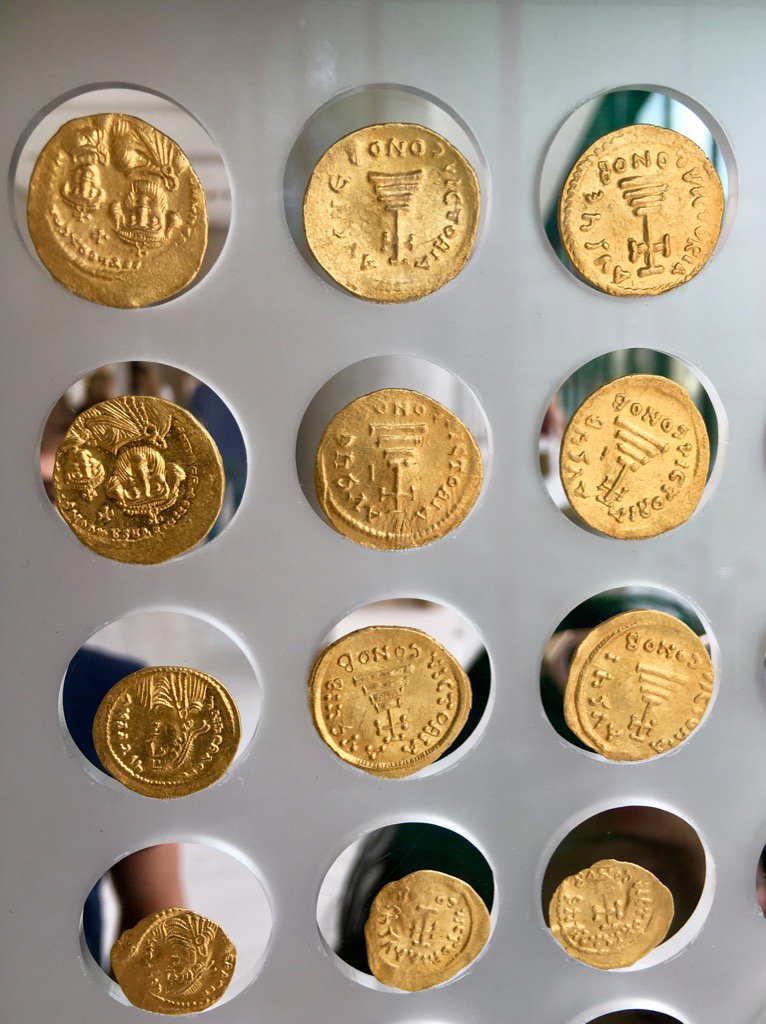 BCChas's tweet photo. 7th Century gold coins from byzantine emperor Constans are as bright as ever. #GreekTreasure https://t.co/DBeNbQCohG