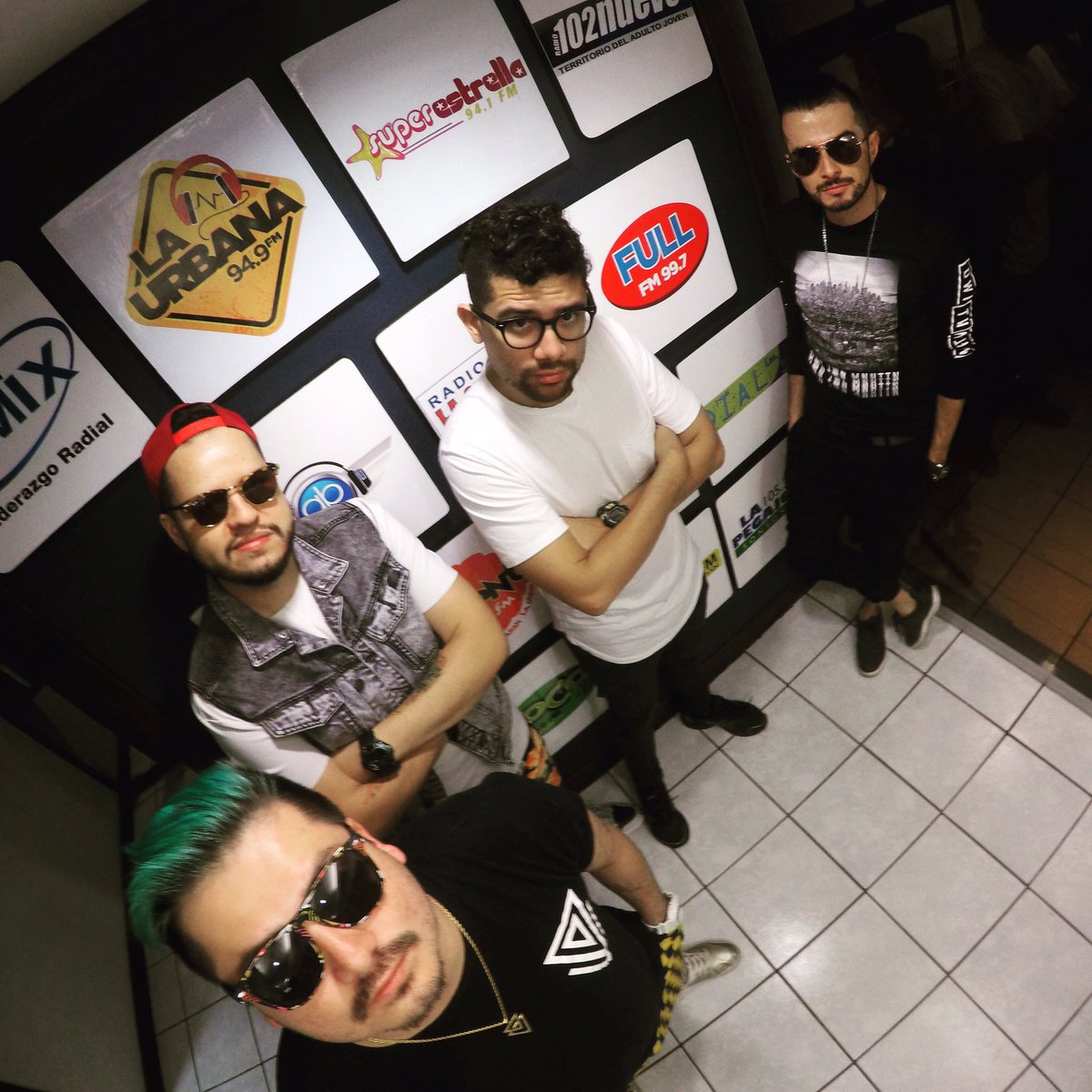 Hoy iniciamos en la radio <a href="/laurbana949fm/">La Urbana 94.9 FM</a> y <a href="/fullfm/">FULL FM 99.7</a> #elidiota sonando en #ElSalvador 🔥🔥🔥