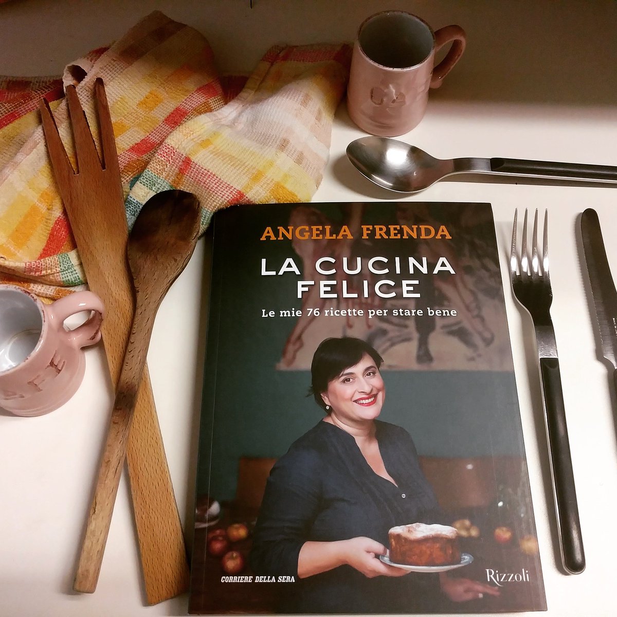 GiuliaCiarapix's tweet photo. #LaCucinaFelice di @angelafrenda : equilibrio, cibo, identità
Ve lo presento sul blog #ChezGiulia
https://t.co/qHaDmbQAue
@CasaLettori https://t.co/x4fFqG4woT