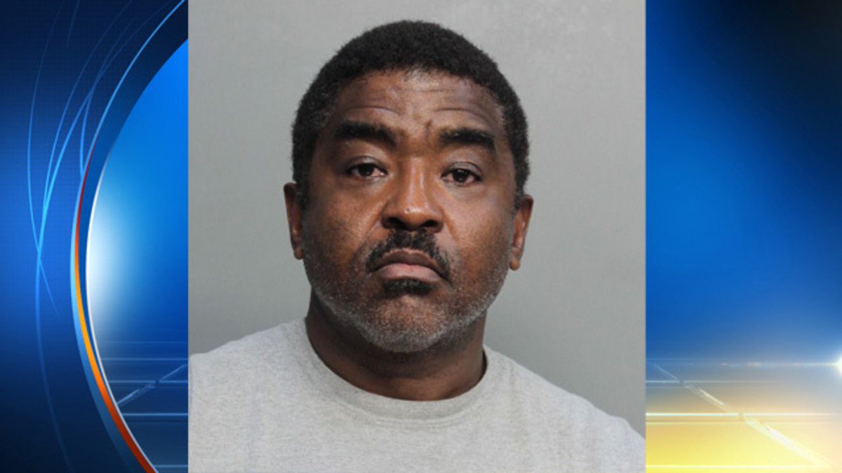 Miami man accused of pimping teenage boys at adult book store, motels bit.ly/2erKUjS?utm_me… https://t.co/Q8muPyo28p