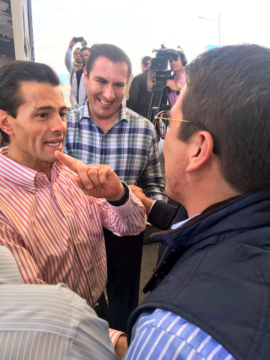 gerislas's tweet photo. #HoyCambioElFuturodePuebla El Presidente @EPN y el Gobernador @RafaMorenoValle inauguraron el #ViaductoElevado segundo piso #18102016 https://t.co/s3VsSjEU6c