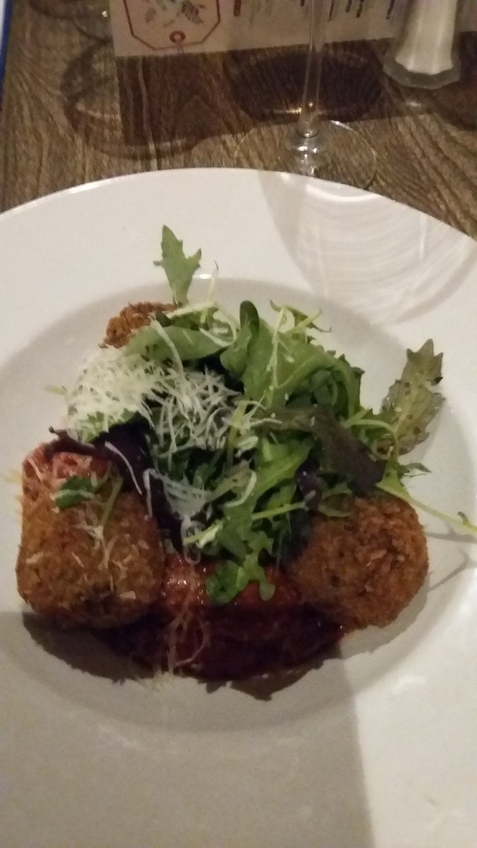 FR_GastroClub's tweet photo. Mmm mushroom arancini @FR_GastroClub smells amazing! https://t.co/pfPMWenq6L