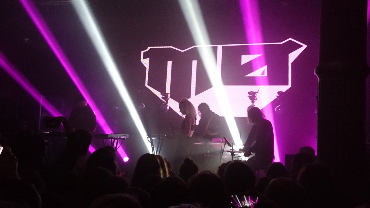 83Craigymac's tweet photo. .@MOMOMOYOUTH blasting the roof of @ArtsClubHQ #GITgig https://t.co/hrND8JIrat