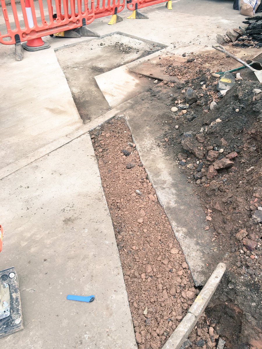 BelowGroundDW's tweet image. A New Sewer connection completed in the Midlands for a lovely customer that kept us stocked with tea and cake..