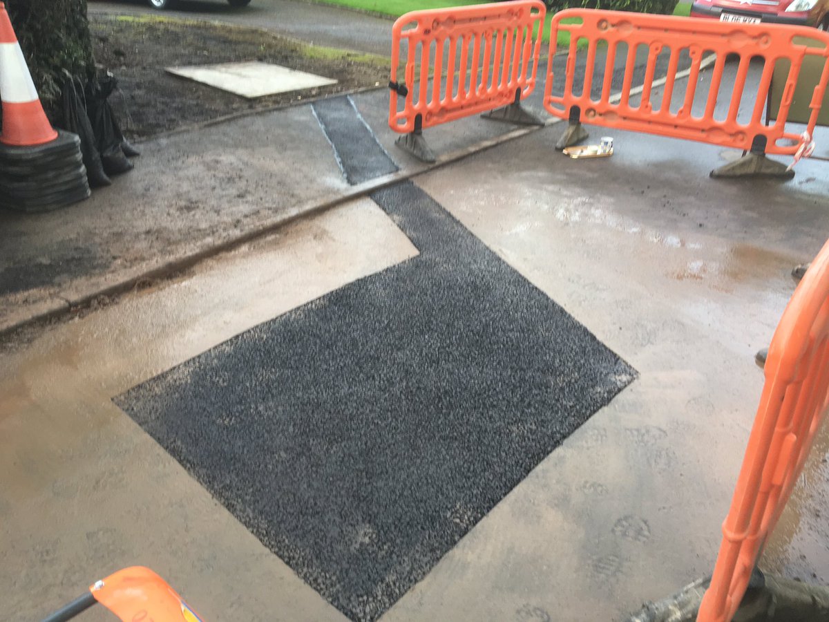 BelowGroundDW's tweet image. A New Sewer connection completed in the Midlands for a lovely customer that kept us stocked with tea and cake..