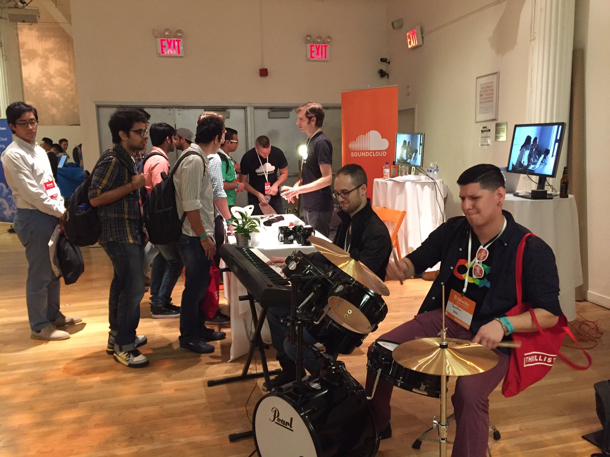 SoundCloudJobs's tweet image. Come join us and jam 🎹🎤 at the @SoundCloud @SoundCloudJobs stage today at #uncubed #SoundCloud with @davcamer &amp;amp; friends 🙌🏼