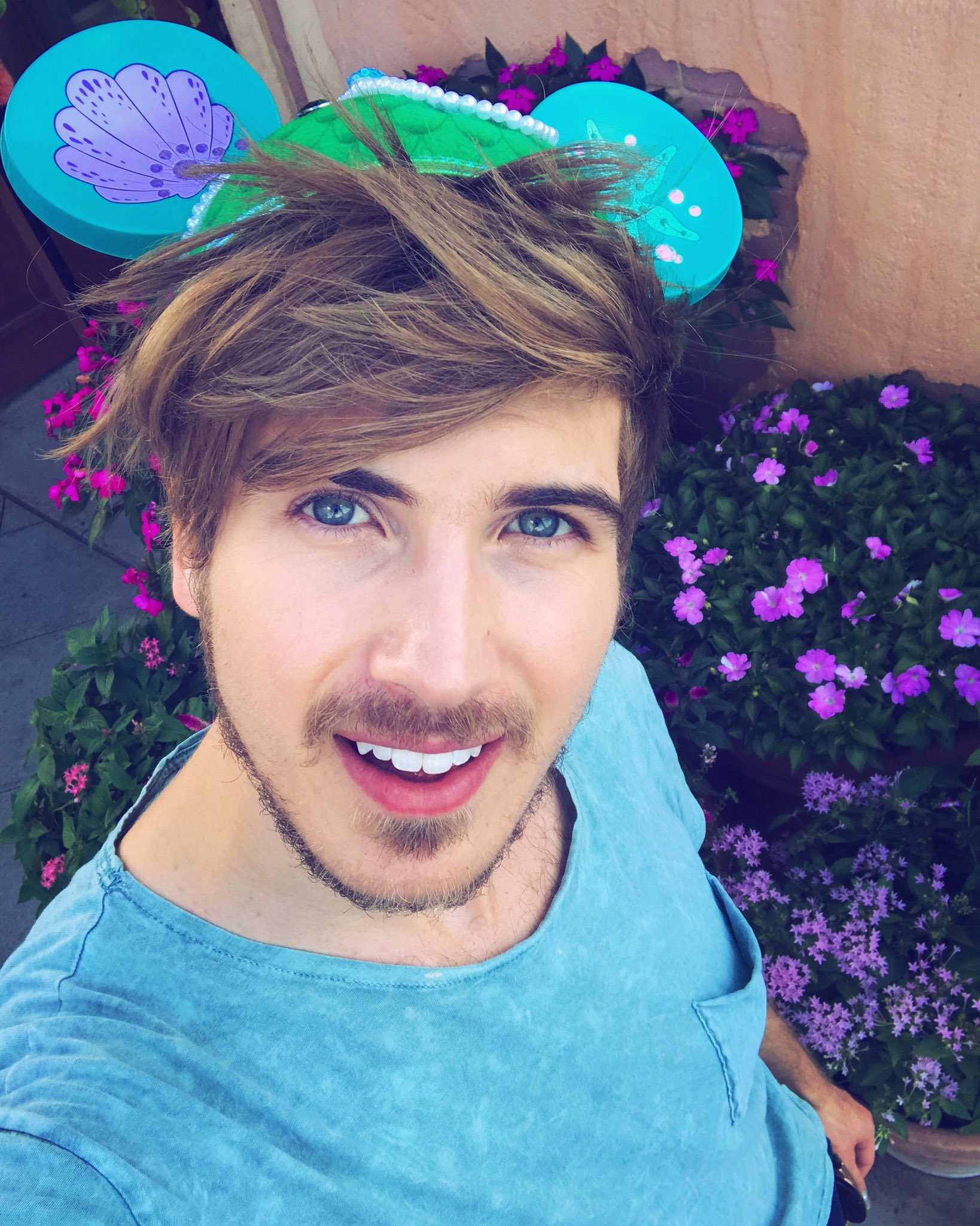 Joey Graceffa on Twitter.