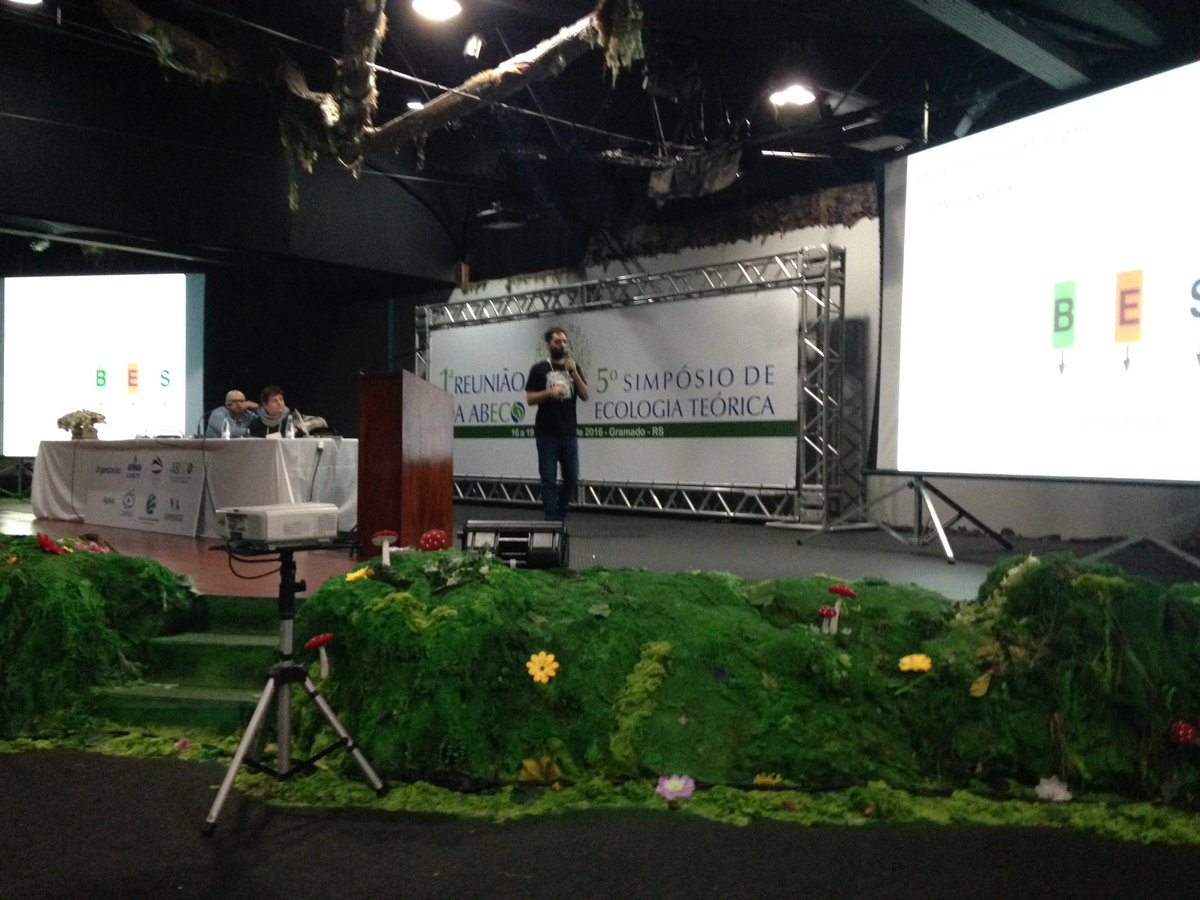 loyola_cblab's tweet image. Tadeu Siqueira no #5set e #ABECO2016, falando sobre o desenvolvimento da teoria de metacomunidades em ecologia