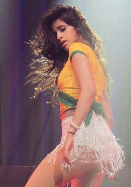 archivecbello's tweet image. brasil 💕🇧🇷 #727TourParis