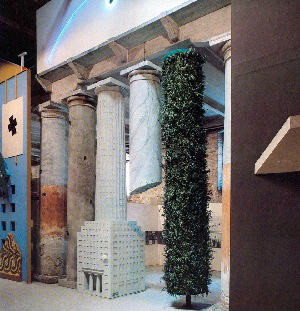 LIGADF's tweet photo. 1a Bienal de Arquitectura Venecia, 1980, P Portoghesi, La presencia del pasado Img: H Hollein Facade @Strada Novissima #arquitecturaexpuesta https://t.co/plKdee1uSA