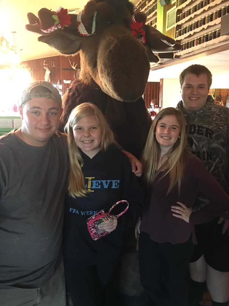 SVHS_FFA's tweet photo. Headed to @NationalFFA convention  #svhsffa #svtakesnationals https://t.co/csMLKIkr3I