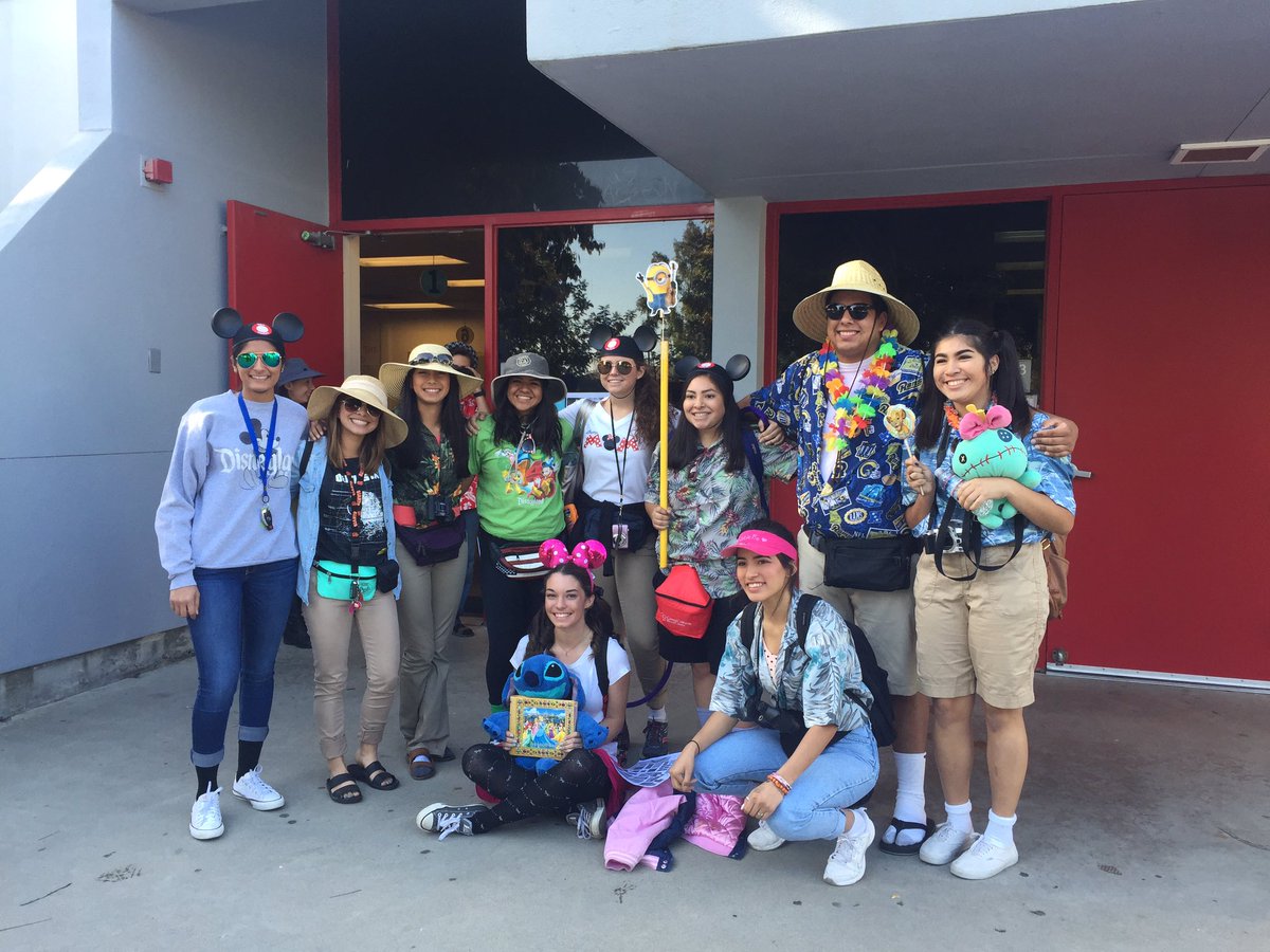 RedcatImprints's tweet photo. FHS #2016Homecoming. Our campus is looking like "The Happiest Place on Earth!" 😜 "tourist day" https://t.co/OVhNfwACrv