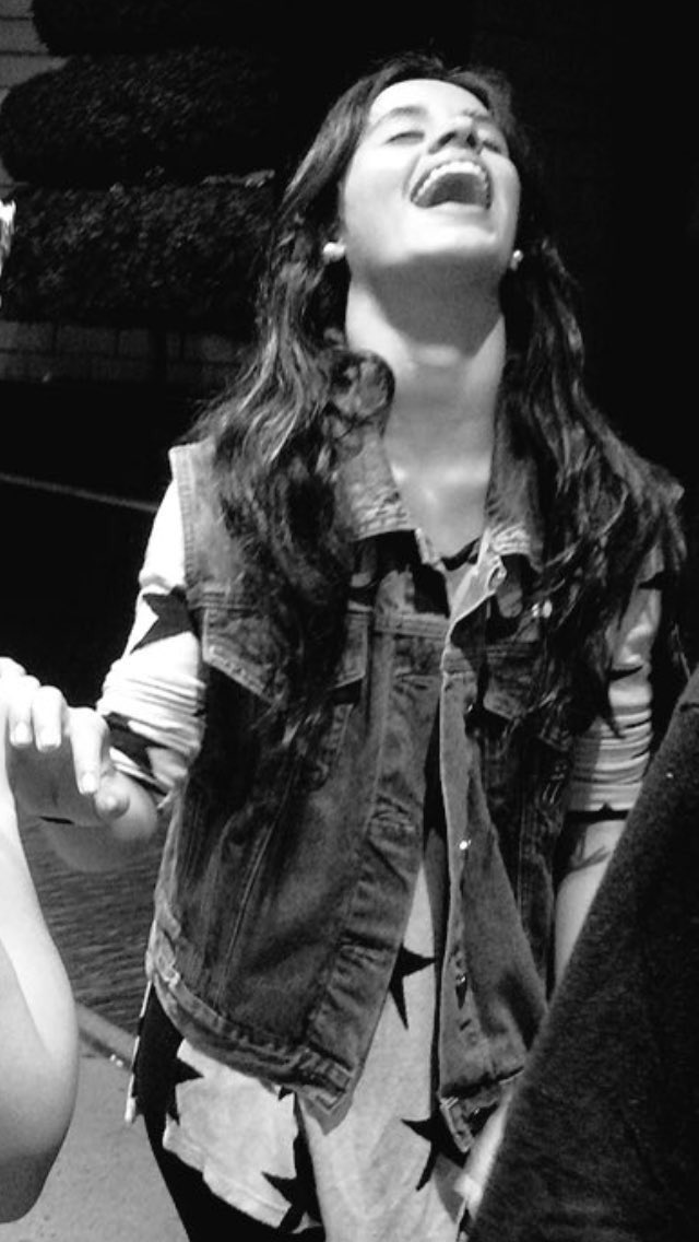 archivecbello's tweet image. her laugh must be the best sound ever 💕 #727TourParis