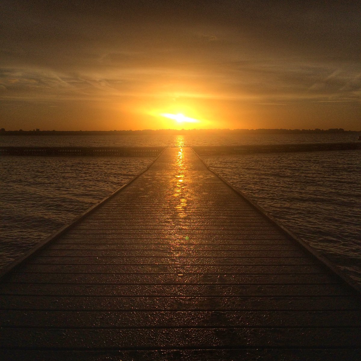 Vanochtend begon de dag zo, en ook nu schijnt de zon weer! #Zeeland #herfstvakantie