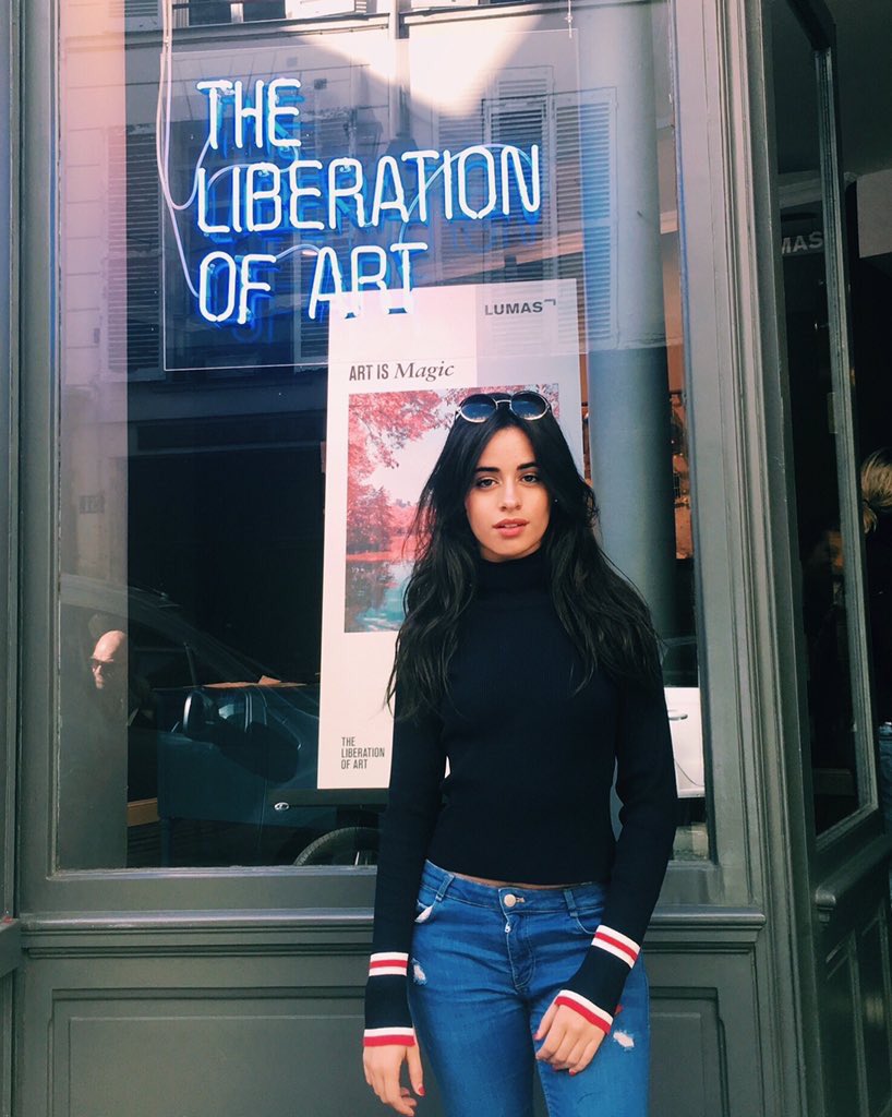 archivecbello's tweet image. she is art #727TourParis