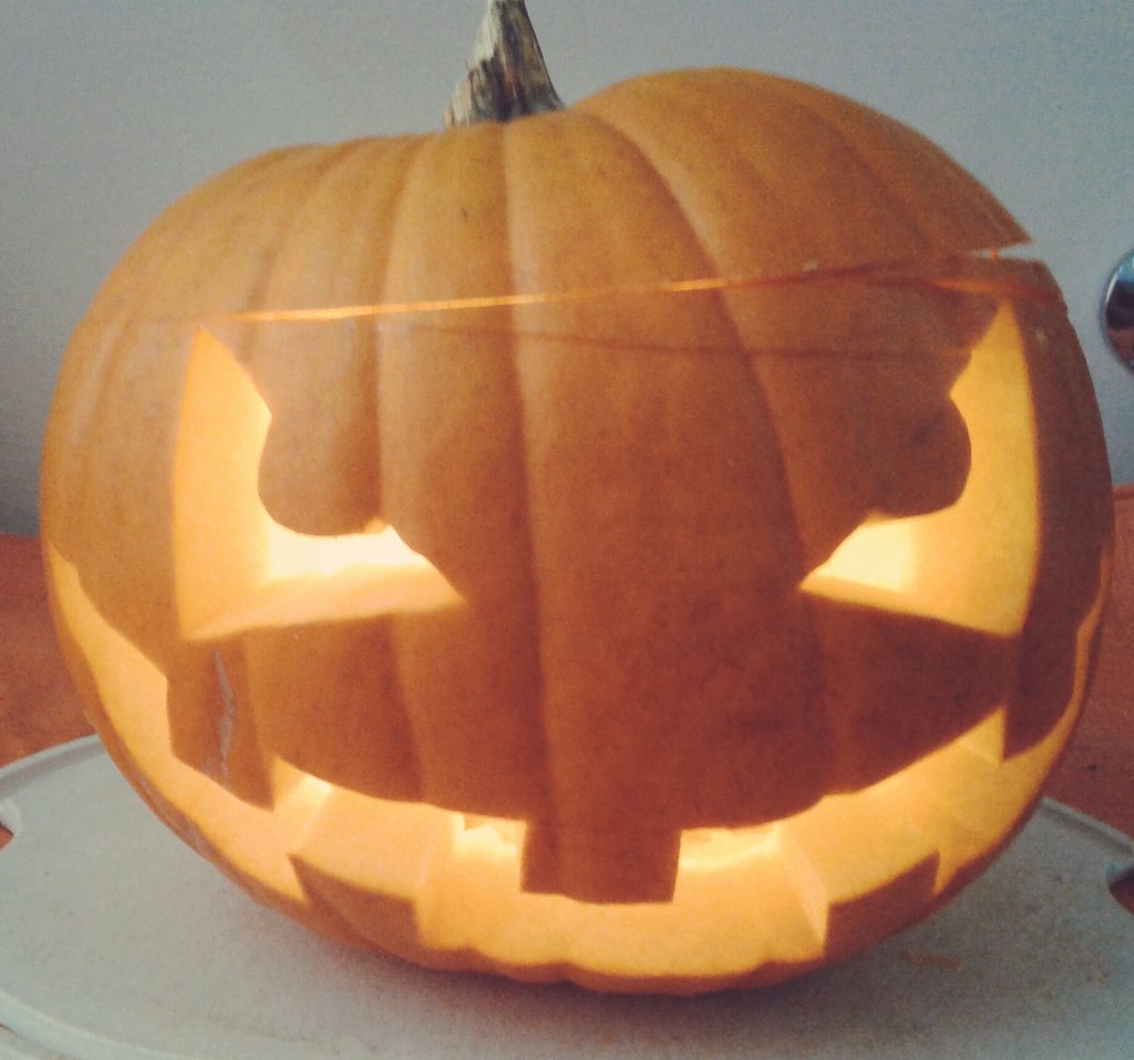 Red_Devill18's tweet photo. My first pumpkin! #badass #halloween https://t.co/kO64RuMDwf