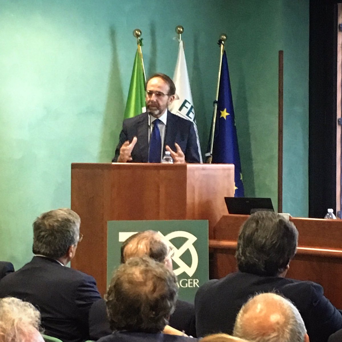 FedermanagerRM's tweet photo. #Nencini a @FedermanagerRM: #tecnologia muove #processidecisionali in #logistica e #trasporti. Necessaria #innovazione. https://t.co/3sA7mscqXl