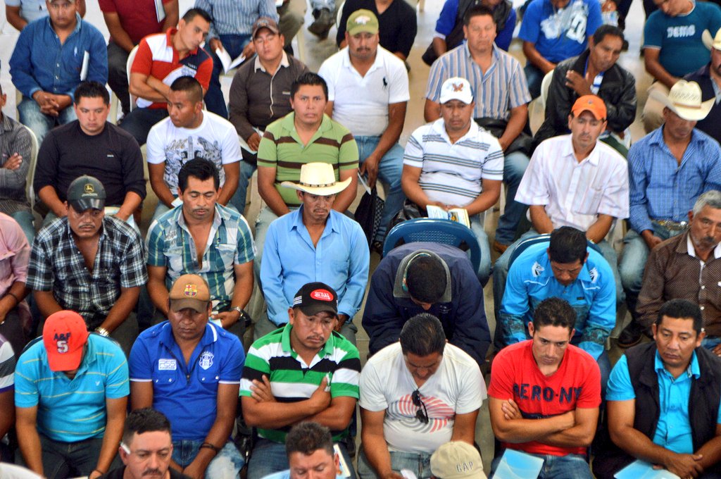 DTransitoPNC's tweet photo. #EnDesarrollo Inician capacitaciones a conductores del transporte colectivo de #Jalapa esto en seguimiento al plan #PonleFrenoALaMuerte https://t.co/IrUtTZtIuP