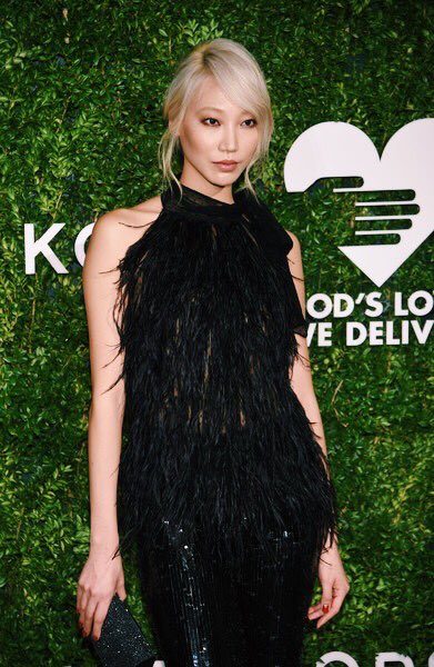 soojoo's tweet photo. Last night attending the @godslovenyc #GoldenHeartAwards wearing @MichaelKors. Thank you for  inspiring all of us to love and give back ✨💛✨ https://t.co/bwmPJNVlGu