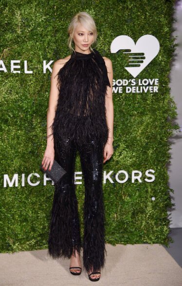 soojoo's tweet photo. Last night attending the @godslovenyc #GoldenHeartAwards wearing @MichaelKors. Thank you for  inspiring all of us to love and give back ✨💛✨ https://t.co/bwmPJNVlGu