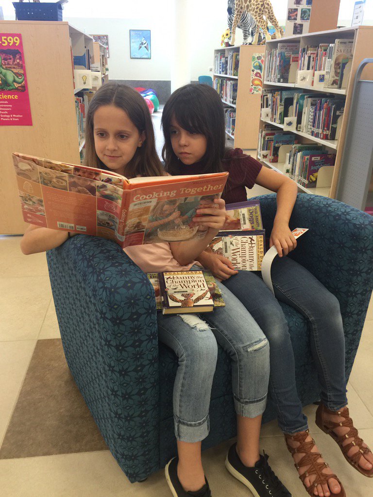 Library_Voices's tweet photo. 4th graders recommend cookbooks as Free Choice reading. @FiMora71 https://t.co/ClbB6iOHOB