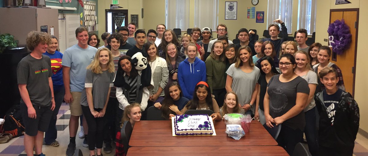 BoerneChoir's tweet photo. Let them eat cake!!!! #cakeday2016 #boernechoir #2sweet https://t.co/GethBNYz66