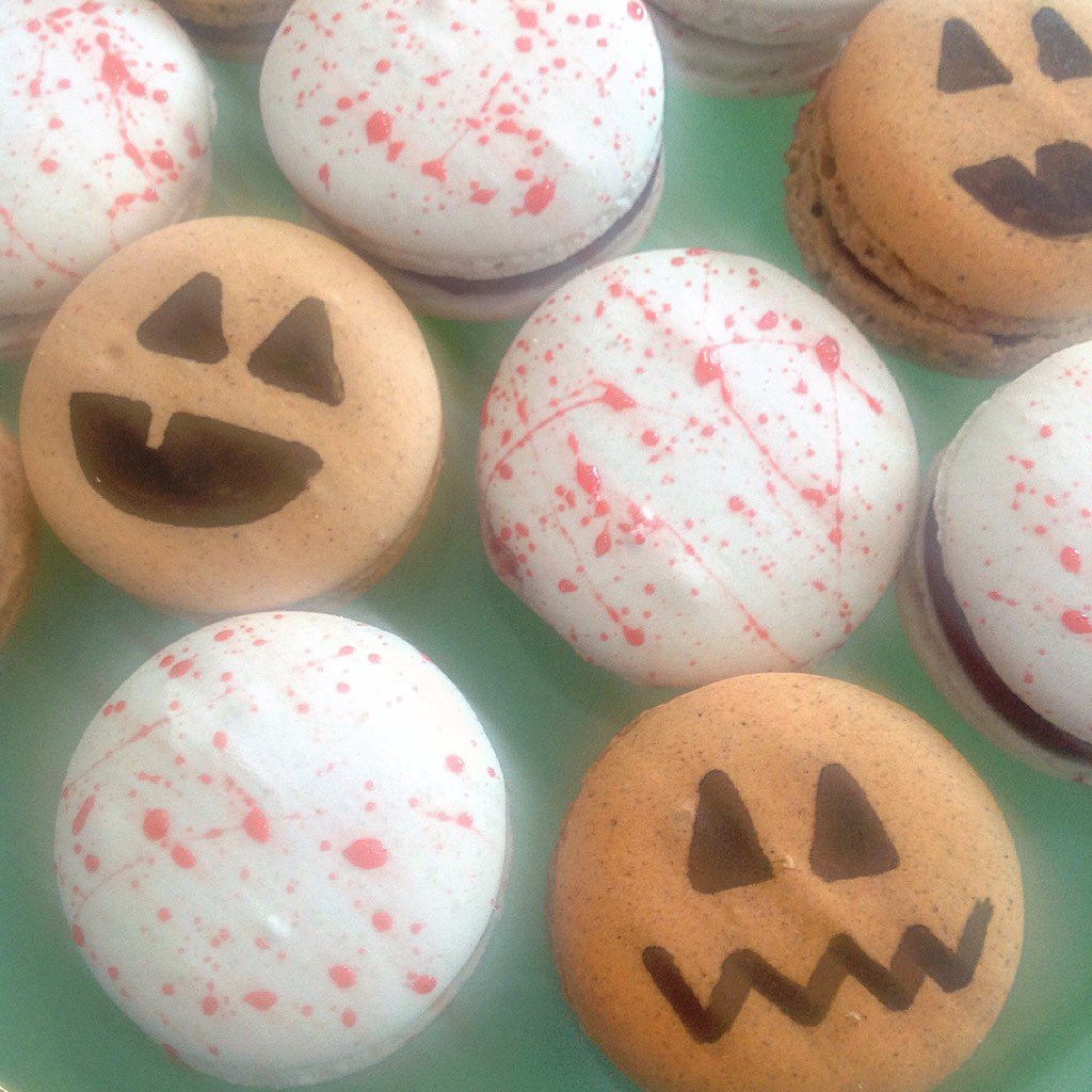 Tis the season for a spooky Macaron!