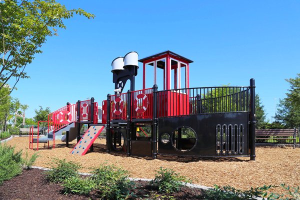 Charleston's Gadsdenboro Park is a beautiful example of Miracle's #custom #playground capabilities: bit.ly/2ehzJdQ