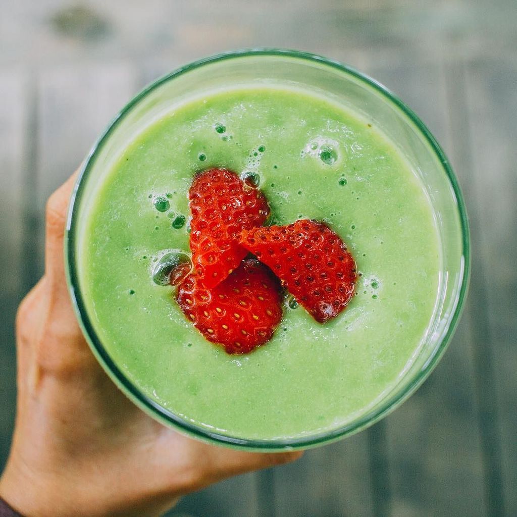 Cookin_w_Crohns's tweet photo. Easy green smoothies for the win. Handful of spinach, half an avocado, 1 cup of almond milk, 1 cup fresh or frozen … https://t.co/ztMpdhVWnQ