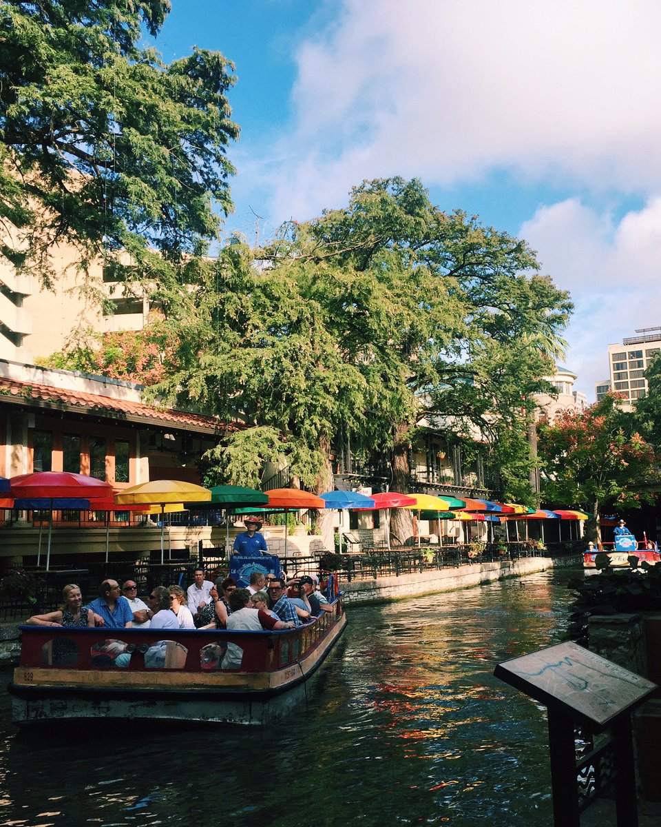 BrittneyDarner's tweet photo. Enjoying day one at the #CranewareSummit16! @craneware #betteroutcomes #valuecycle #SanAntonio https://t.co/B1SYdKJTzF