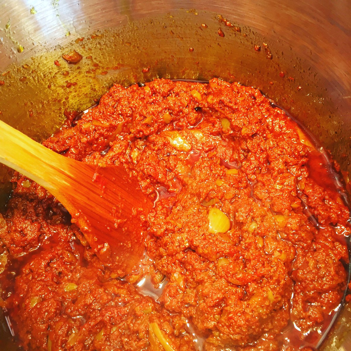 SouzaKitchen's tweet photo. Making our mouthwatering, heavenly coconut curry #curry #foodie #vegetarian #glutenfree #dairyfree #sugarfree #souzakitchen #goa #goan https://t.co/owBD4RI6U9
