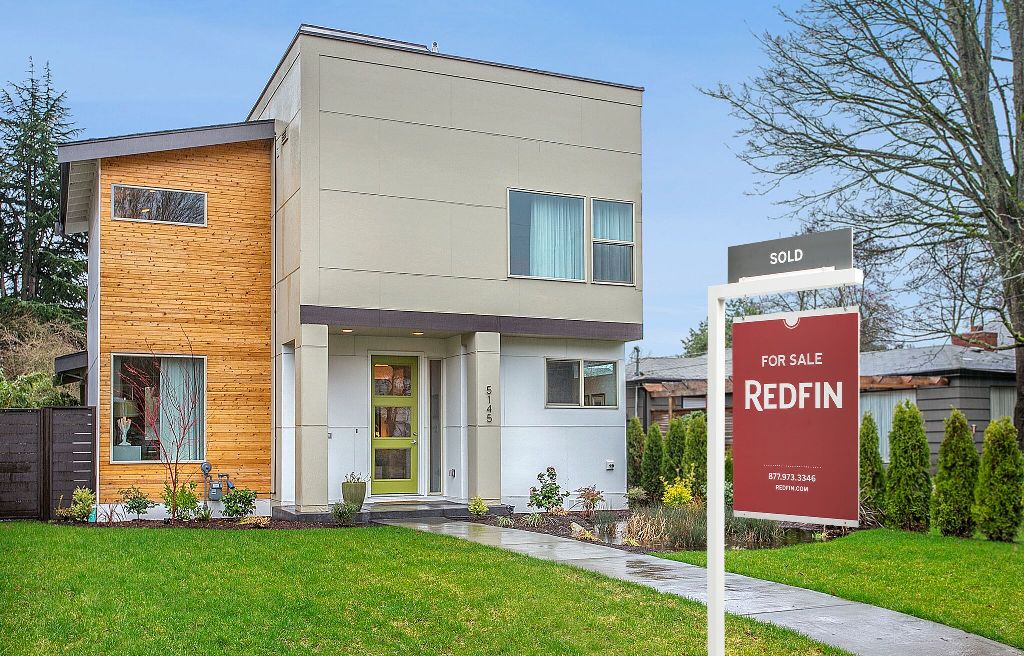 Redfin's tweet photo. Redfin is now offering a 1% listing fee to home sellers in Chicago, Denver and Seattle, as covered in @geekwire: https://t.co/xwy2gGcS3U https://t.co/LnW2rjAiWI