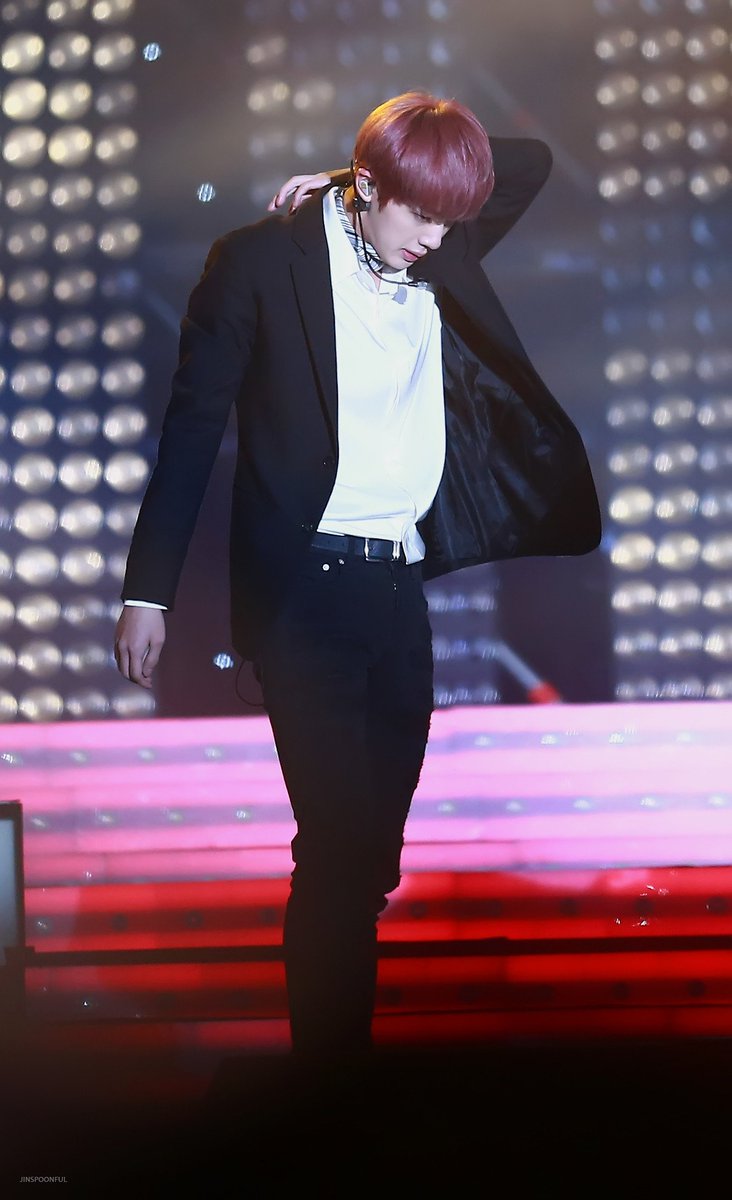 JINSpoonful's tweet image. 161018 열린음악회 #JIN #진 #방탄소년단 
@BTS_twt 
마니 마니 마니ㅣㅣ 🙄