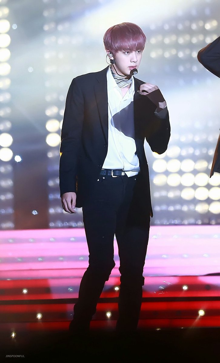 JINSpoonful's tweet image. 161018 열린음악회 #JIN #진 #방탄소년단 
@BTS_twt 
마니 마니 마니ㅣㅣ 🙄