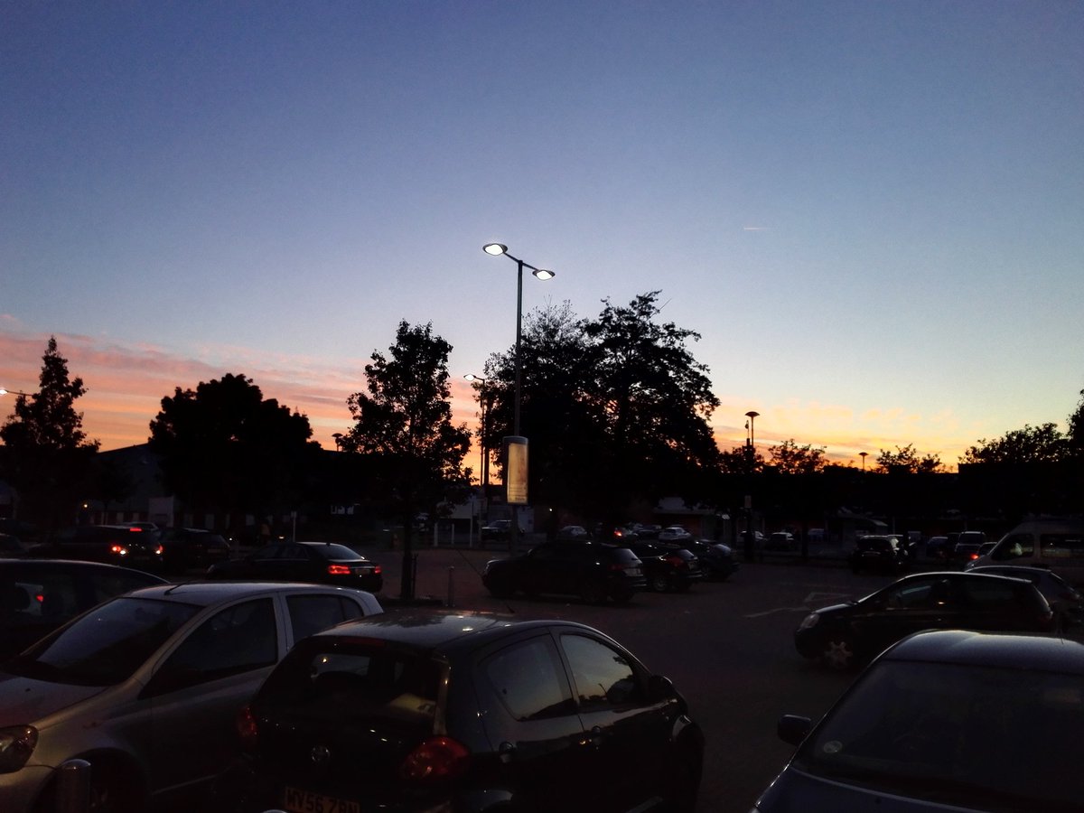 Maplin_CTN's tweet photo. The sun is setting on another beautiful day in #Charlton. We are here until 8pm if you need us #lateshop #sunset https://t.co/iZr6IQlDl4
